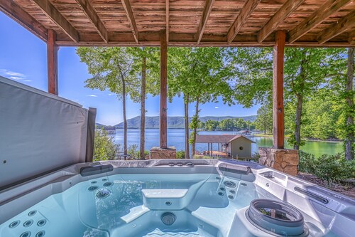 The Lodge on Smith Mountain Lake - Lakefront cabin w/ dock, hot tub & pool table