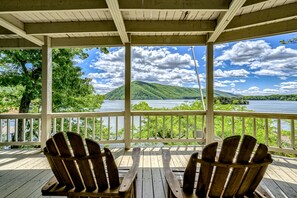 Property grounds - Our Point of View - Lakefront home with hot tub, pool table, dock - dog-friendly (Huddleston)