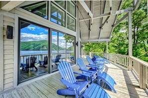 Terrace/patio - Our Point of View - Lakefront home with hot tub, pool table, dock - dog-friendly (Huddleston)
