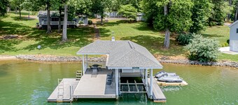 Evergreen - Lakefront home with dock, screened porch, AC & kayaks