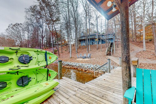 A Kerr Home - Waterfront home with private dock, lake views, kayaks, paddleboat, & pool table