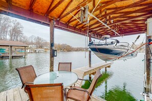 Outdoor dining - A Kerr Home - Waterfront home with private dock, lake views, kayaks, paddleboat, & pool table (Moneta)