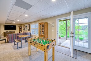 Games room - Lake Lover's Delight - Lakefront home with private dock & pool table - dogs OK (Moneta)