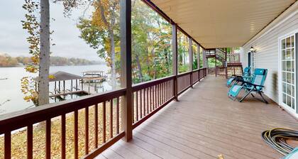 Briarcliff - 3000 sq ft waterfront home w/ private dock, 2 kitchens & pool table