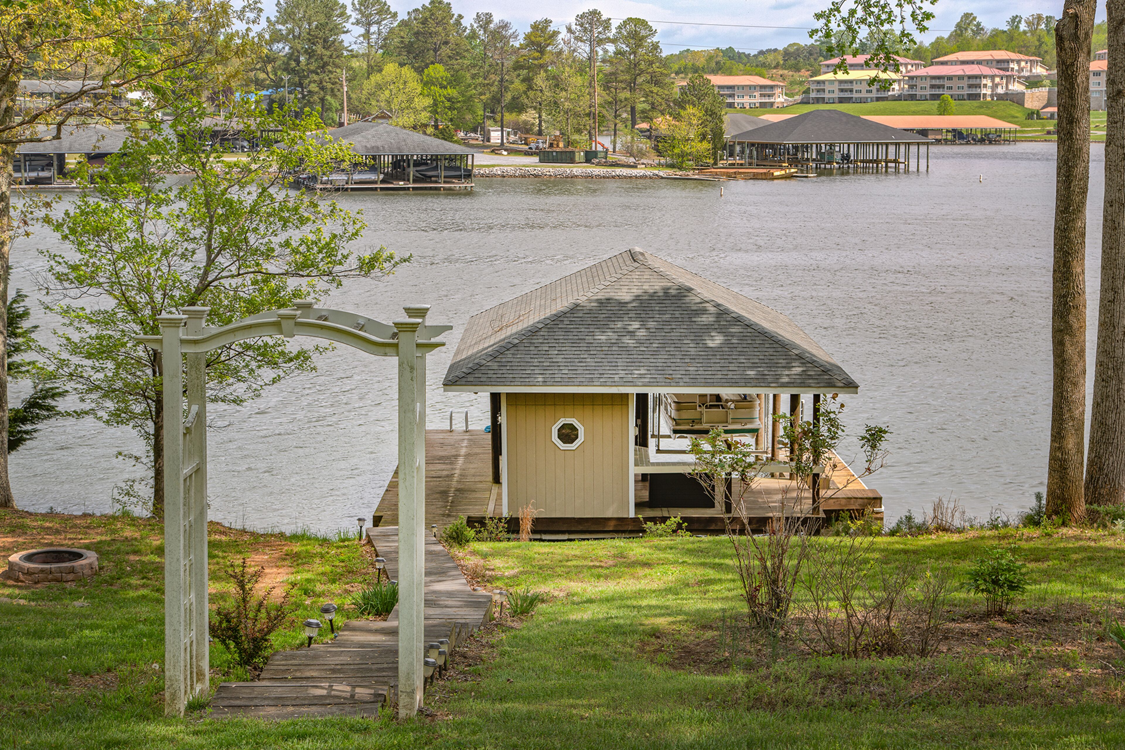 المنشأة من الخارج