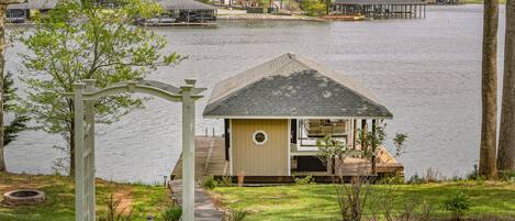 المنشأة من الخارج