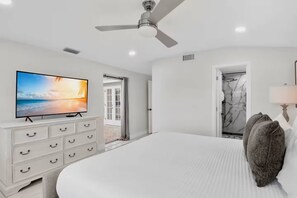 4 bedrooms, desk, iron/ironing board, travel cot - Brand New! Heron Lagoon Hideaway | On the Canal, Dock, Private Pool, & Dog Friendly (Sarasota)