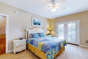 4 bedrooms, iron/ironing board, free WiFi, bed sheets - Orr at Waterways - Great home with powered dock, boat launch, outdoor pool, & beach (Huddleston)