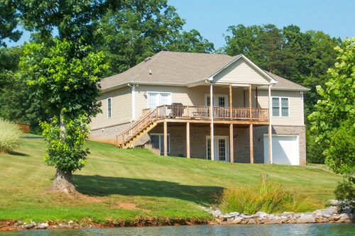 Orr at Waterways - Great home with powered dock, boat launch, outdoor pool, & beach