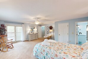 Room - 1 Special Place - Waterfront home with private dock, lake views, & washer/dryer (Moneta)