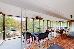 Interior - A Quiet Cove - Lakefront home on quiet cove with private dock & floater (Moneta)