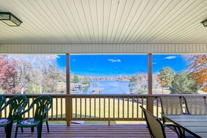 Outdoor dining - Three Sheets to the Wind - Dog-friendly lakefront home with dock, & kayaks (Moneta)