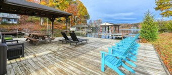 Yellow Fellow - Lake house with hot tub, waterfront deck, swimming cove & firepit