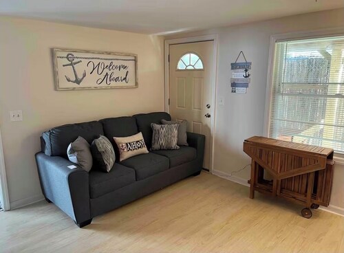  #4.      2 - bedroom condo steps from beach #4 Ground Level