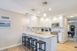 Fridge, microwave, oven, stovetop - Doc Side - Serene lakefront home with dock, hot tub, pool table & beautiful views (Huddleston)