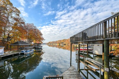 SML Ski School - Pet Friendly Lake Lodge with waterfront deck, firepit, & game room