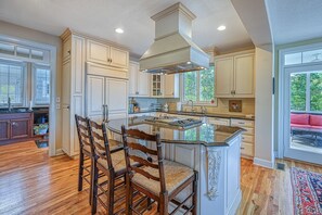 Fridge, microwave, oven, stovetop - Soulshine Smith Mountain Lake - Lakefront home with amazing views (Moneta)