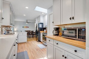 Fridge, microwave, oven, stovetop - Lakefront Tranquility - Lakefront home with views, private hot tub/dock, deck, Free Wifi (Moneta)