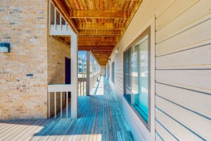 Exterior detail - Another Tequila Sunrise - Lakefront condo w/breathtaking views & wheelchair accessibility (Moneta)
