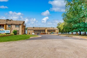 Exterior - Lakefront condo w/breathtaking views & wheelchair accessibility (Moneta)