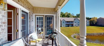 Lakeshore Glenn - Spacious home w/shared pool, tennis & basketball courts.