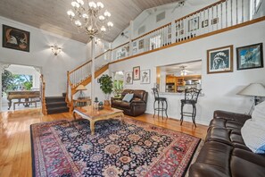 TV - Western Retreat Lux Backyard, Big Pool & Outdoor Entertaining. Near Casino! (Jackson)