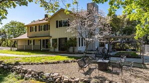 Exterior - Western Retreat Lux Backyard, Big Pool & Outdoor Entertaining. Near Casino! (Jackson)