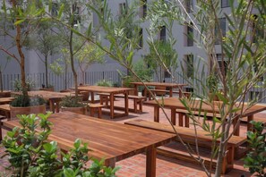 Outdoor dining - Mr. W | Beautiful apartment in VillaDhara (Guadalajara)