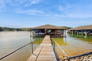 Marina - The Pointe - Peaceful resort studio, beach, game room & lake access (Huddleston)