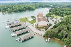 Marina - The Pointe - Peaceful resort studio, beach, game room & lake access (Huddleston)