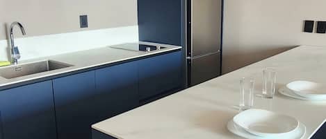雪櫃、微波爐、爐具、廚房用具/餐具/器皿
