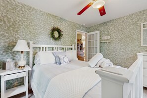 2 bedrooms, desk, iron/ironing board, free WiFi