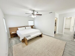 4 bedrooms, iron/ironing board, free WiFi, bed sheets - Beautiful Modern 4BR Boca Oasis with Private Pool (Boca Raton)