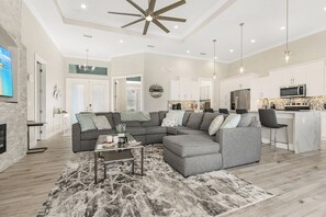 Living area - Waterfront 3BR Pool Home in Cape Coral (Cape Coral)