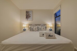 2 bedrooms, iron/ironing board, WiFi, bed sheets - 2BR in Salisbury with Garden Retreat (Christchurch)