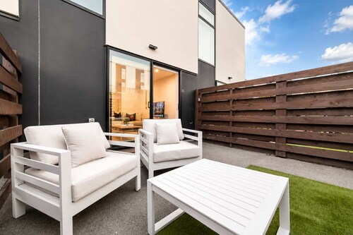 Salisbury Garden | 2BR with Parking | CBD