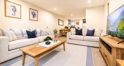 Salisbury Garden | 2BR with Parking | CBD