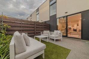 Terrace/patio - 2BR in Salisbury with Garden Retreat (Christchurch)