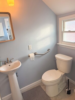 Bathroom - Ocean view Cozy stay 4 (Hull)