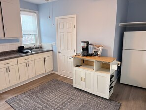 Private kitchen - Ocean view cozy Stay 1 (Hull)