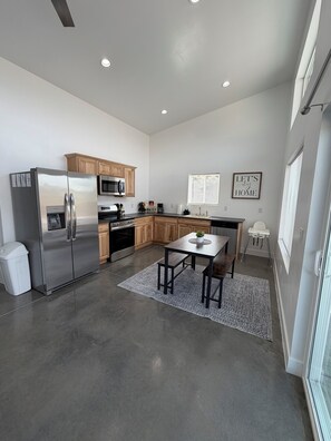 Fridge, microwave, oven, stovetop - Whispering Willow #3 at The Hidden G Spot Villa's (Glenwood)
