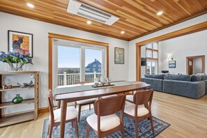 Interior - Across the street from Sagamore Beach & Dog Friendly (Sandwich)