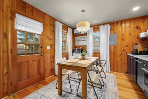 Dining - The Coast: Cozy Cape Escape in Dennis Port (Dennis Port)