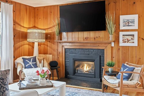Charming Cape Cottage in Dennis Port