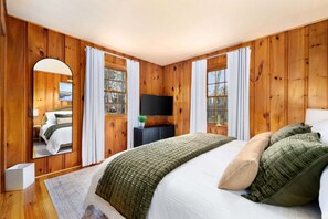 2 bedrooms, iron/ironing board, free WiFi, bed sheets - Charming Cape Cottage in Dennis Port (Dennis Port)