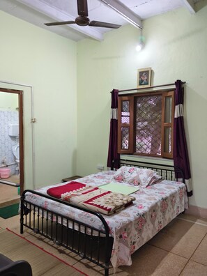 Unclassified image, 2 of 8, button - Superb 1-bedroom studio in vibrant Vrindavan for your stay near Iskcon Vrindavan (Vrindavan)