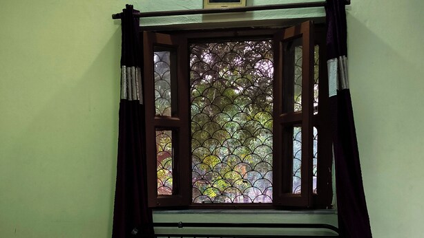 Iron/ironing board, WiFi, bed sheets - Superb 1-bedroom studio in vibrant Vrindavan for your stay near Iskcon Vrindavan (Vrindavan)