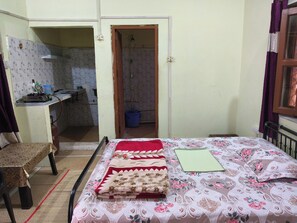 Unclassified image, 3 of 8, button - Superb 1-bedroom studio in vibrant Vrindavan for your stay near Iskcon Vrindavan (Vrindavan)