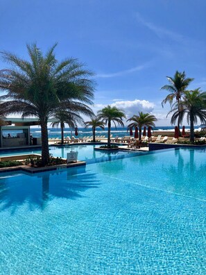 Outdoor pool - Dawn Beach Club (St marteen)