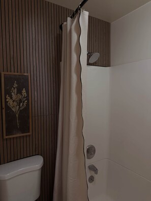 Bathroom - The Longshoreman's Escape (Fort Bragg)